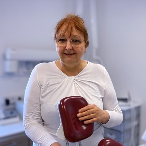 Zahnärztin MUDr./Univ. Pressburg Denisa Rogic Denisa Rogic